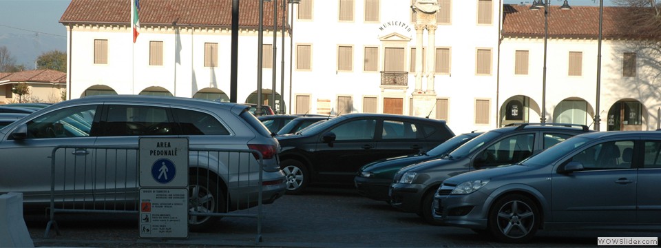 Piazza municipio, parcheggio