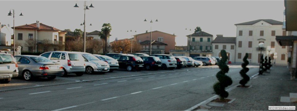 Piazza Municipio, parcheggio 